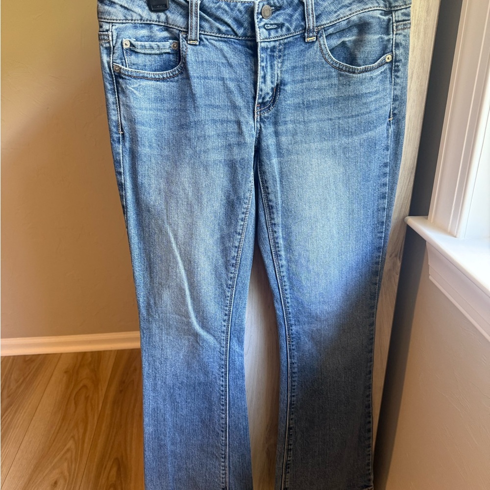 Low-rise AE Denim Jeans